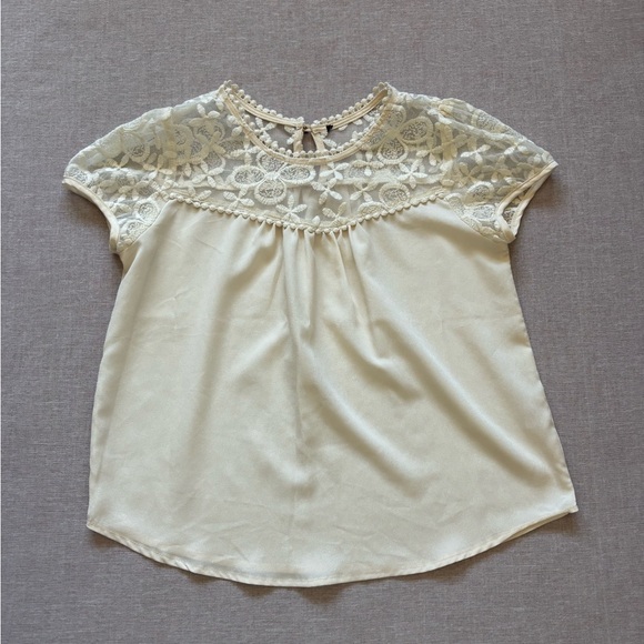 Cream lace boho blouse. - Picture 3 of 8